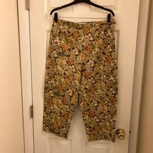 CHAUS Size 14 97% Cotton 3% Spandex Cropped Pants